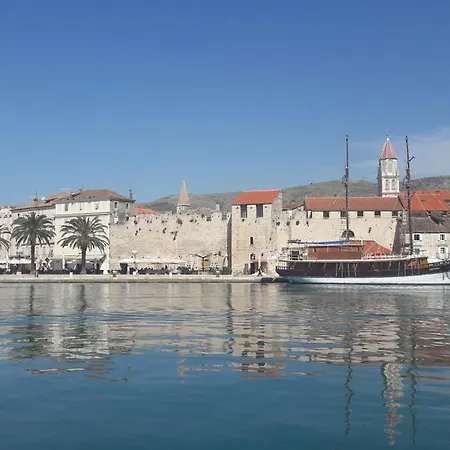 Tudor Casa de hóspedes Trogir