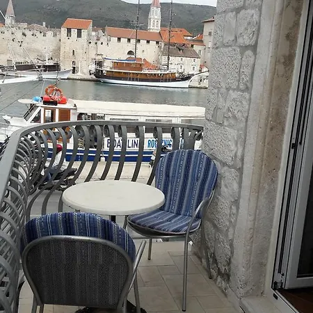 Tudor בית הארחה