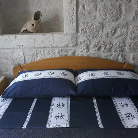 Tudor 3* טרוגיר
